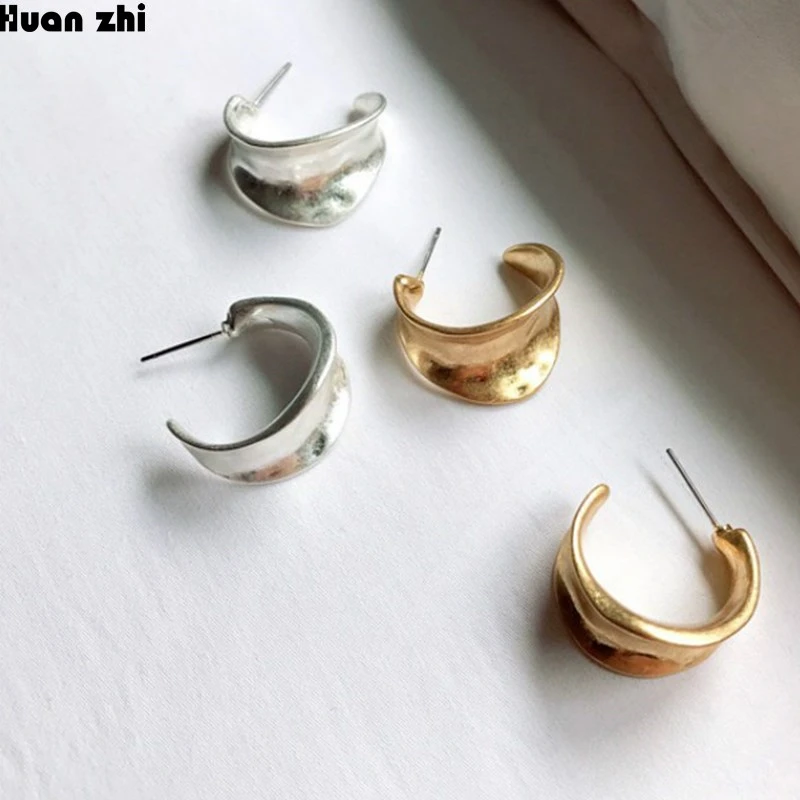 HUANZHI, корейские античные матовые металлические позолоченные серебряные медные C формы, широкий полукруг, изогнутые серьги-гвоздики для женщин, ювелирные изделия