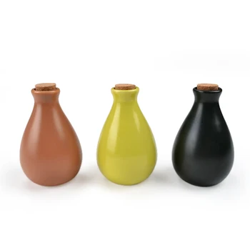 

Square porcelain bottle / oil / Japanese sake pot without plug