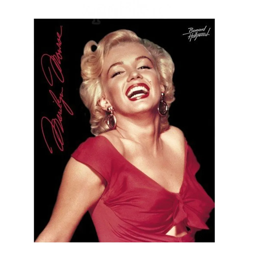 монро в красном платье. мэрлин монро в полный рось. мерлин монрг в красном платье. мэрилин монро. монро 1951 красное платье.