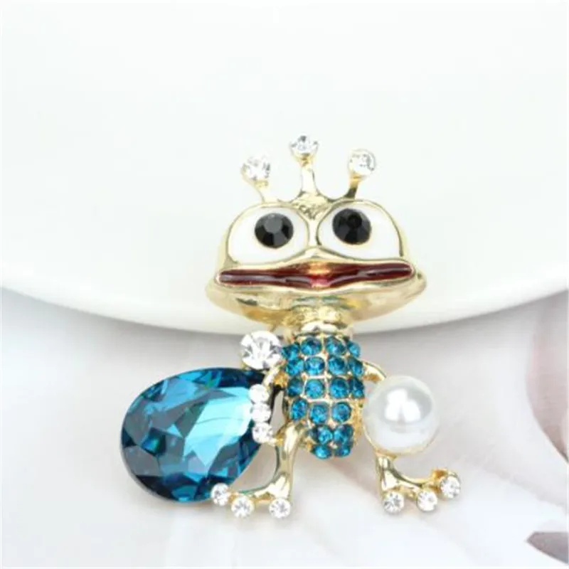 

WKOUD Pearl Rhinestone Frog Brooches for Women Blue Color Animal Brooch Pin Luxury Vintage Jewelry Coat Accessories Bijouterie