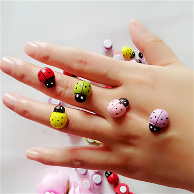 

1000pcs Colored Wooden Ladybug Ladybird Stickers Fridge Magnets Kids Painted Bumper Sticker DIY Craft Beetles Refrigerator Decor