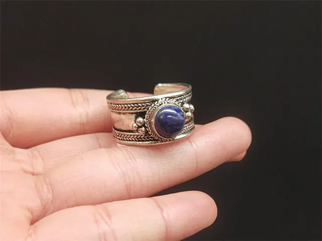 675 Aufwendig verzierter Ring mit Lapislazuli ~ Nepal 