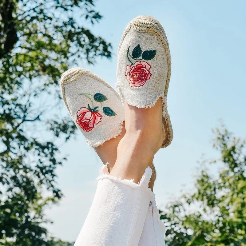 

Street Style Embroidery Rose Canvas Espadrilles Mules Women Comfortable Summer Beach Slippers Shoes Women Sandals
