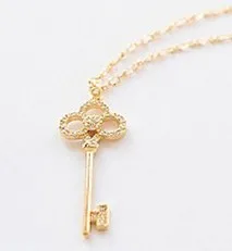 

2019 Hot!! Fashion Hollow Crystal Key Chain Clavicle Necklace Jewelry Wholesale Free Shipping