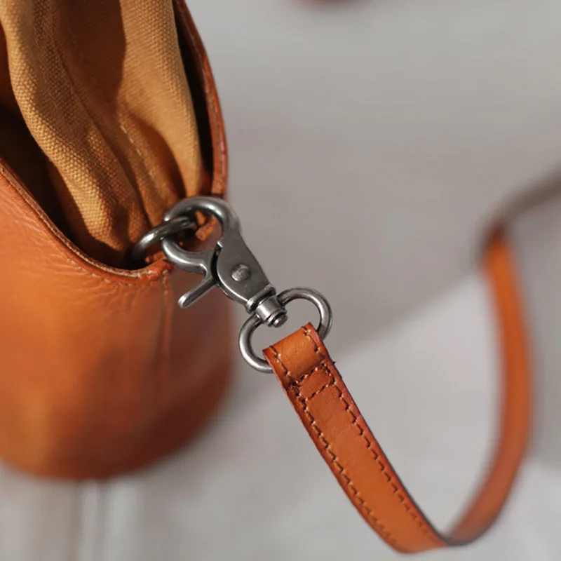 AETOO Literary Retro Sen Department simple leather bucket crossbody bag, Japanese pure cowhide handmade bag