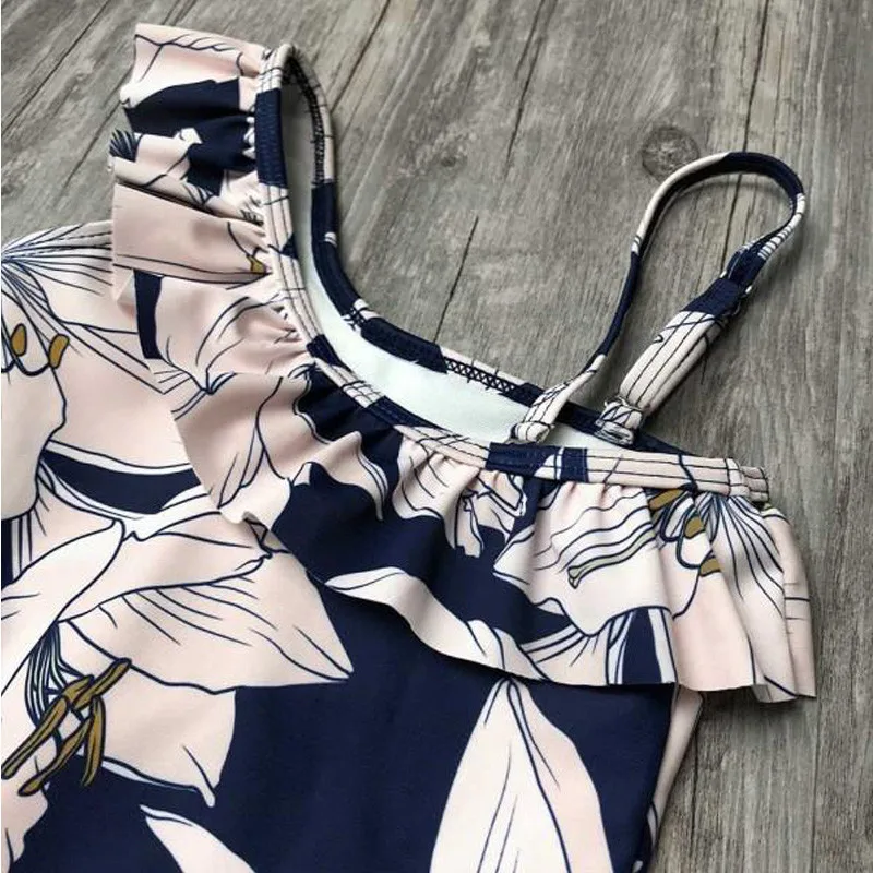 NASHAKAITE-Swimsuit-Mom-Daughter-Lily-Print-Ruffled-Off-Shoulder-Bodysuit-mae-e-filha-Mom-and-Daughter (4)