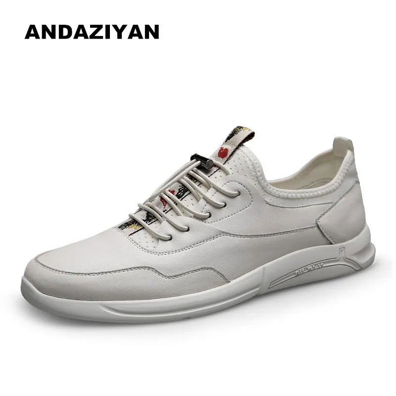 

Fast-handed red man with the same men's shoes increased casual shoes
