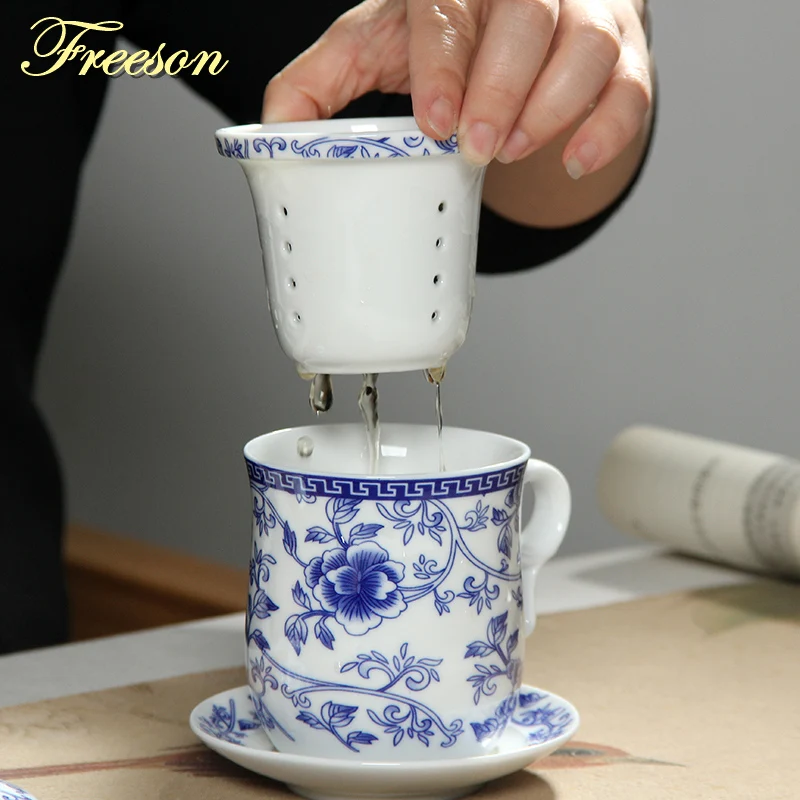 

Retro Chinese Blue White Porcelain Tea Cup Set with Saucer Lid Infuser 260ml Ceramic Teacup with Tea Filter