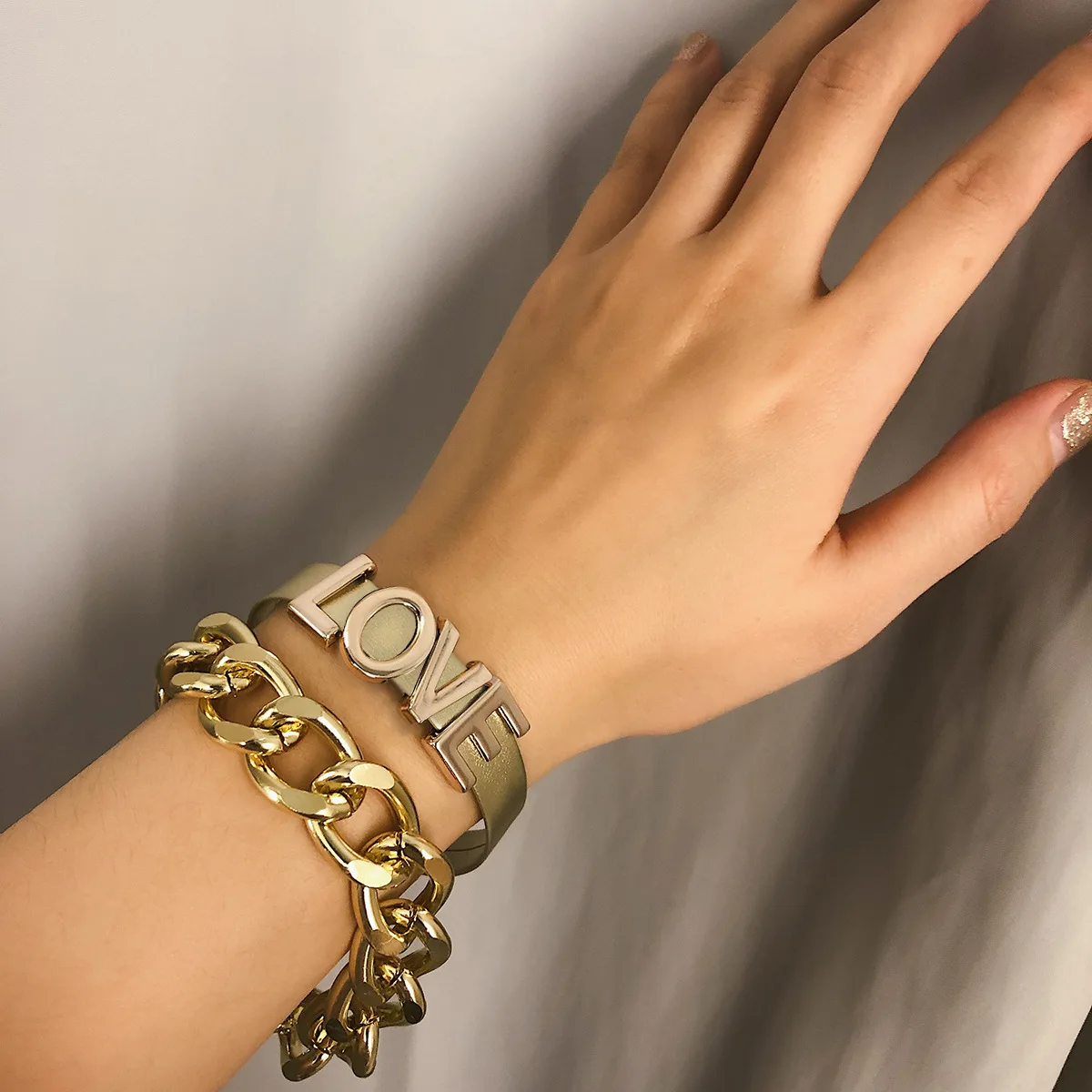 

Exaggerated Chain Handwear Alphabetic Simple Combination Set Bracelet