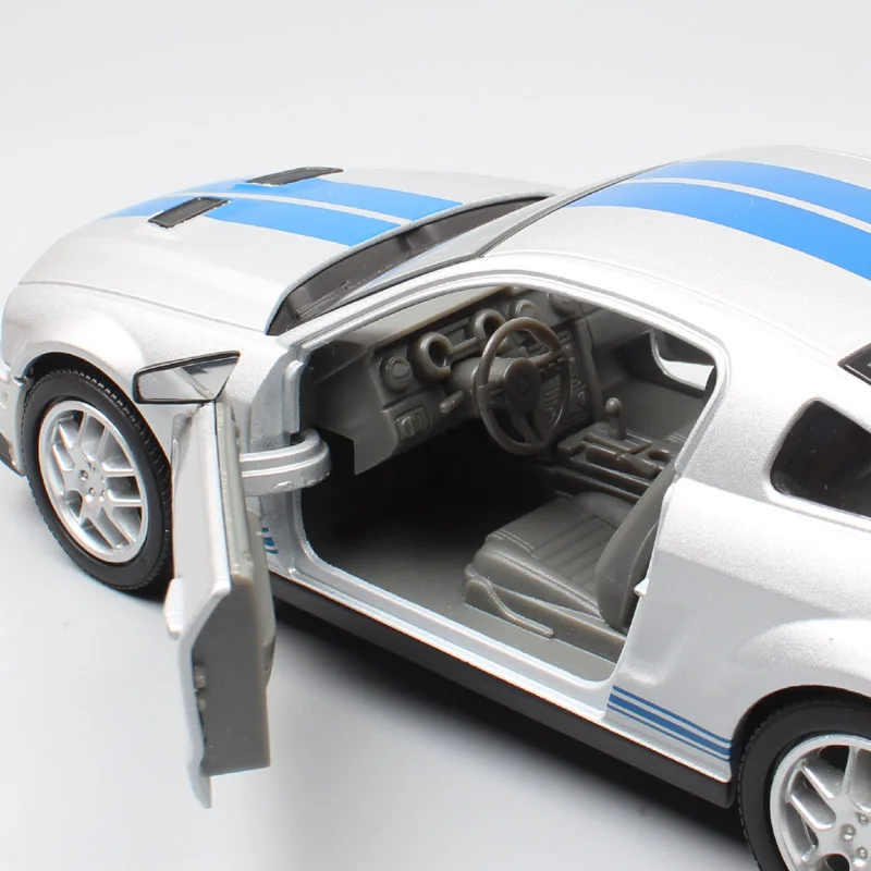 1/24 дорожный знак Ford Mustang Shelby GT 500 мышечные гоночные машины 2007 литые под давлением автомобили Весы Модель Миниатюрная игрушка для детей