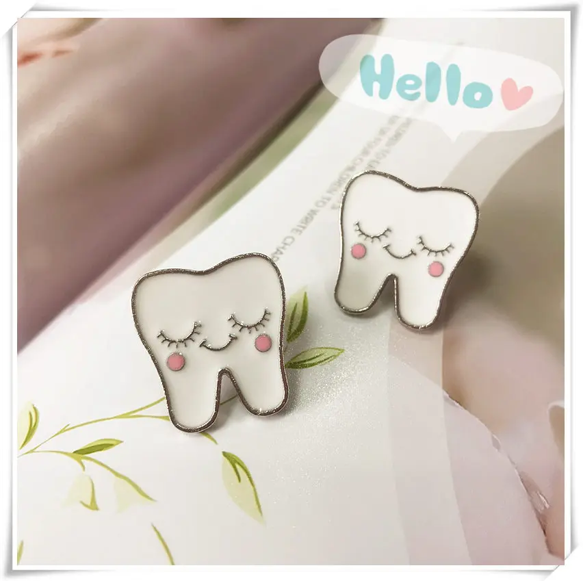 

3pcs Dental Gift simle Badge Dental clinic gift Metal Tooth Type Shape Molar Brooch Badge Dentist Hygienist Pin Accessories Ador