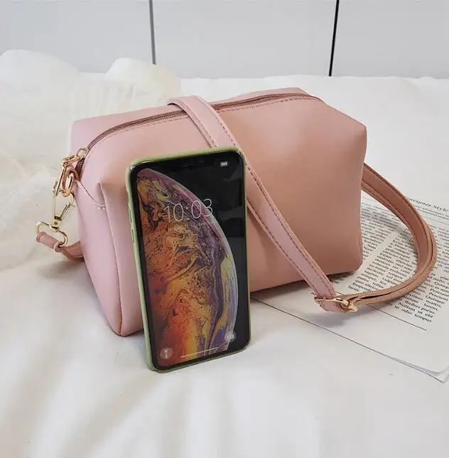 

New women's bag 2019 new Korean version of the tide fashion hollow child bucket bag wild shoulder bag Messenger bag