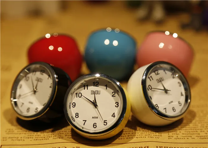 Ретро модные изысканные мини-настольные часы многоцветные на выбор круглые настольные металлические часы с иглой настольные часы 4 см