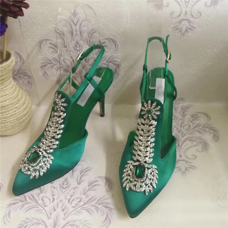 Роскошные зеленые атласные сандалии со стразами; женские туфли на тонком высоком каблуке с острым носком и Т-образным ремешком; Новая летняя обувь; женская обувь; zapatos mujer