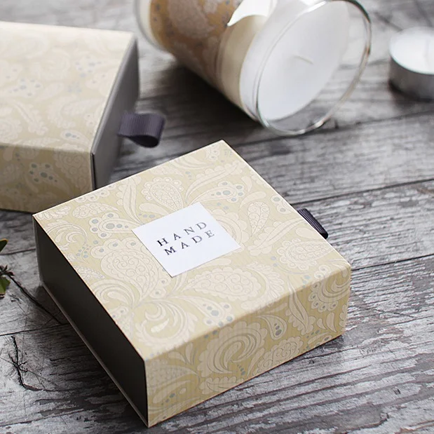 

8.5*8.5*3.5CM elegant royal yellow pattern 10 set Chocolate Paper Box valentine's day Christmas Birthday Party Gifts Packing use