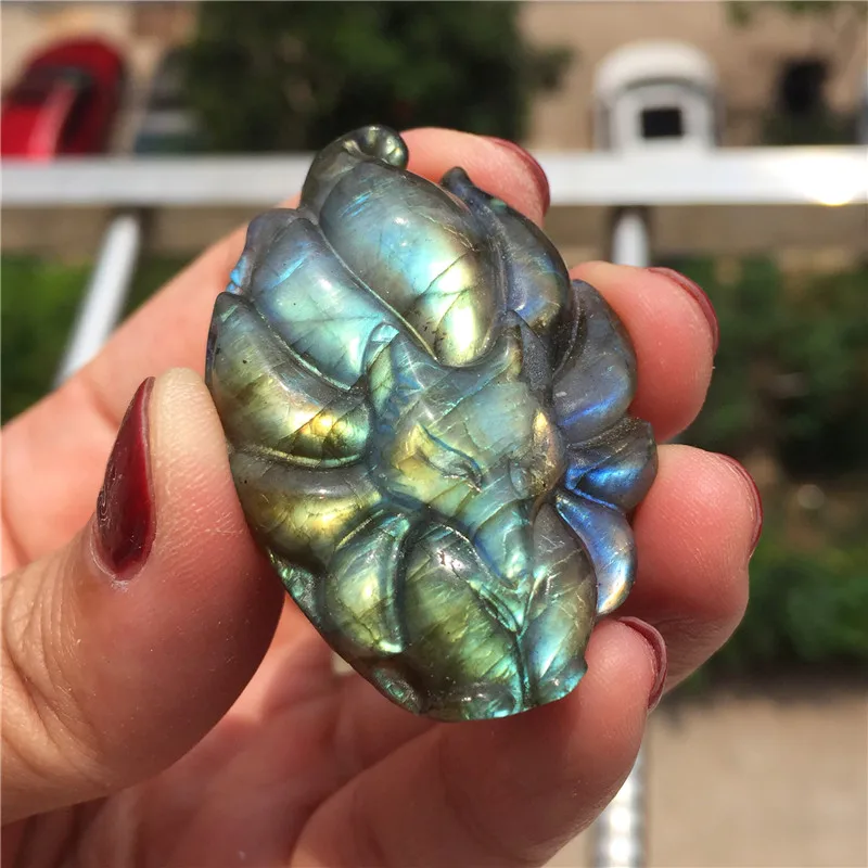 

Flashing Pretty Natural Labradorite Crystal Nine Tails Fox Hand Made Carved Crystal Fashion Carved Animal Figurine Gifts