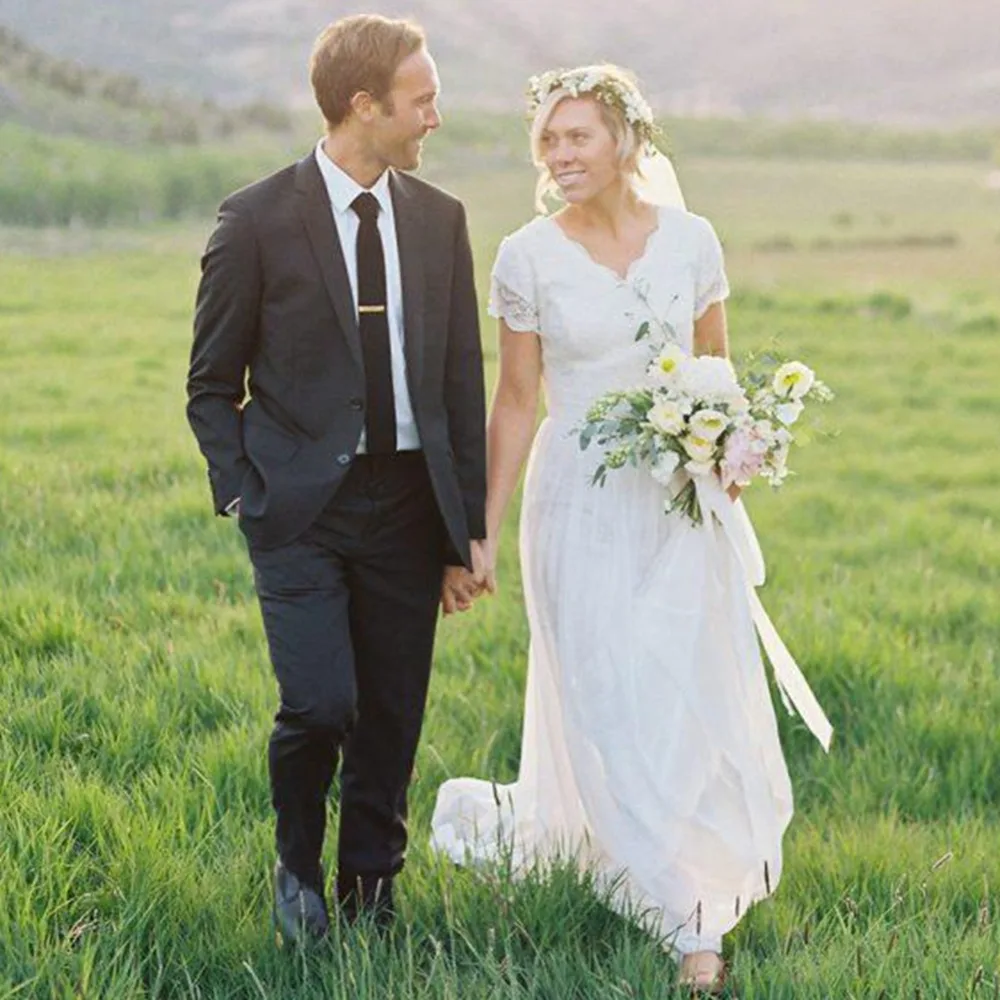 

A-line Lace Chiffon Modest Wedding Dresses With Short Sleeves V Neck Women Simple bridal gowns Sleeved bridal dress