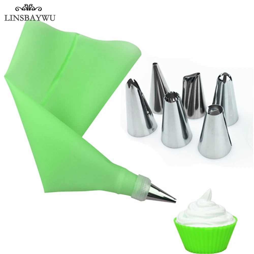 

8 PCS/Set Silicone Kitchen Accessories Icing Piping Cream Pastry Bag + 6 Stainless Steel Nozzle Set DIY Cake Decorating Tips Set