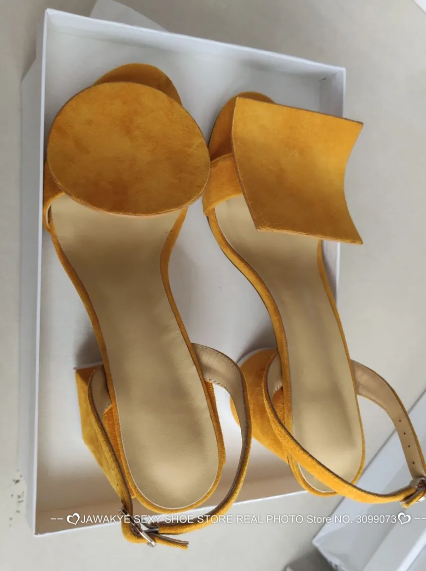 Подиумные сандалии на не сужающемся книзу массивном квадратном каблуке; цвет желтый, белый; босоножки с ремешком на пятке; летняя обувь для вечеринок; Mujer
