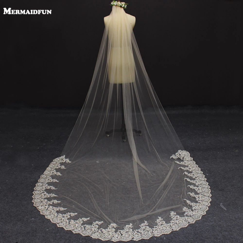 

2019 Real Photos New One layer 2.5 Meters Champagne Lace at Bottom Tulle Wedding Dress WITH Comb Beautiful Bridal Veil