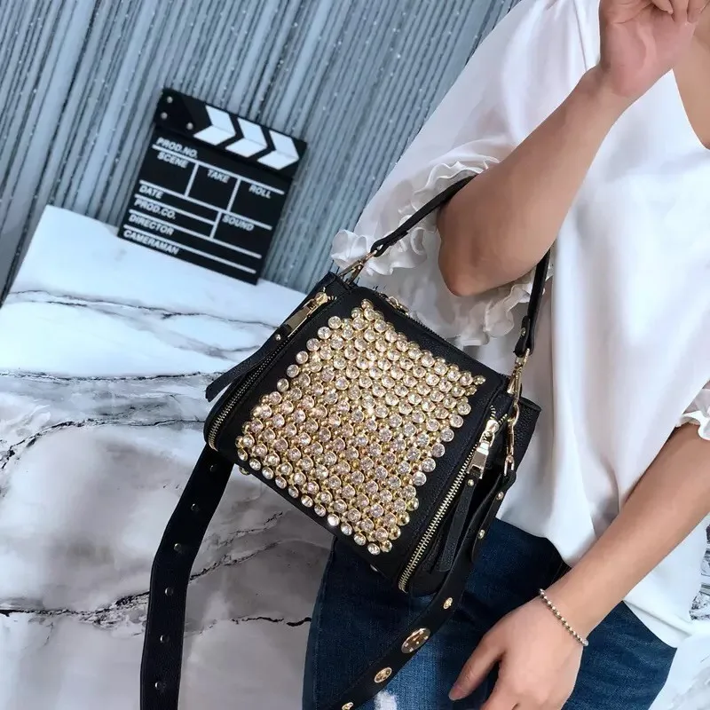 

Rivet Lady's bag 2019 new fashion trend diamond handbag Korean version leisure personality temperament dinner bag