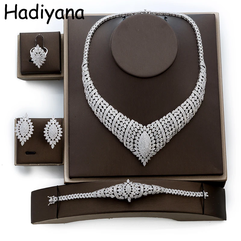 

HADIYANA Fashion Elegant Jewelry Set New V Shape Novelty Chic Shiny Wedding Party Anniversary 4-pcs TZ8010 Ensemble de bijoux