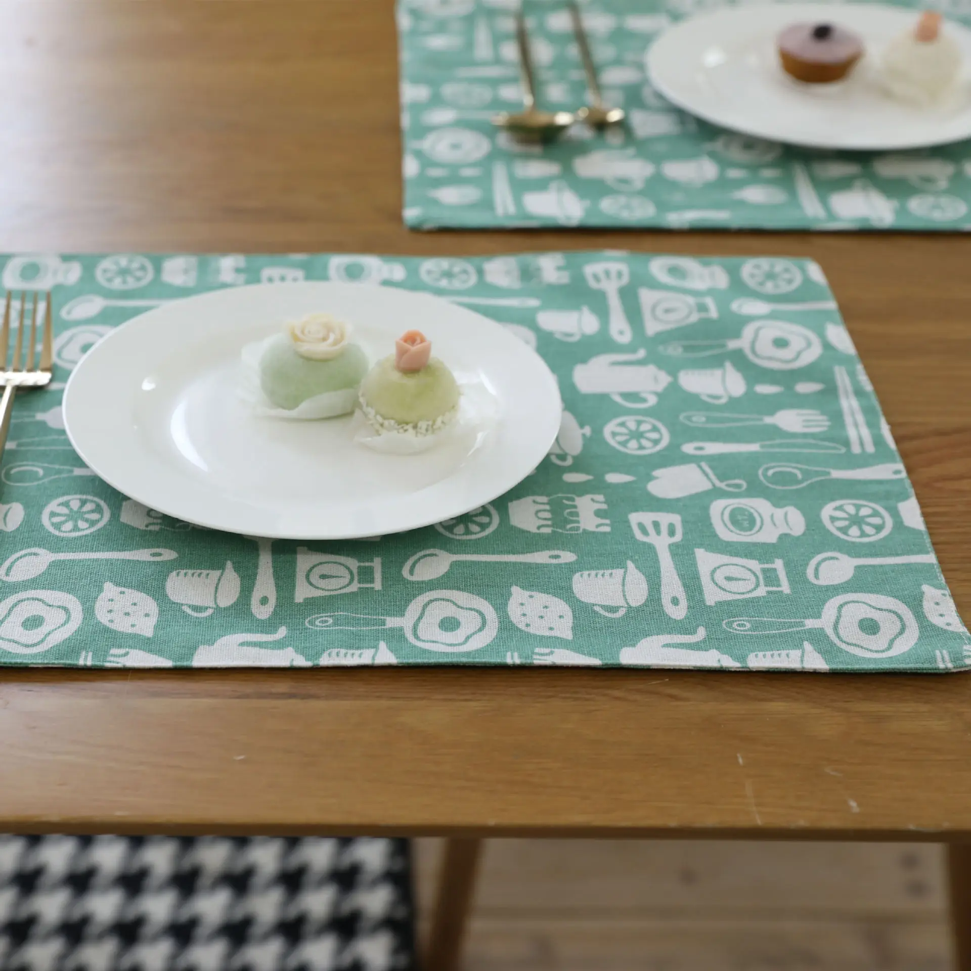 

MIAMOR Green Pattern Printed Cloth Table Mats & Placemat for kitchen & Dining Table Decorations Manteles Individuales De Mesa