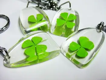 

free shipping yqtdmy 12 pcs classical real four leaf clover triangle style biker keychain