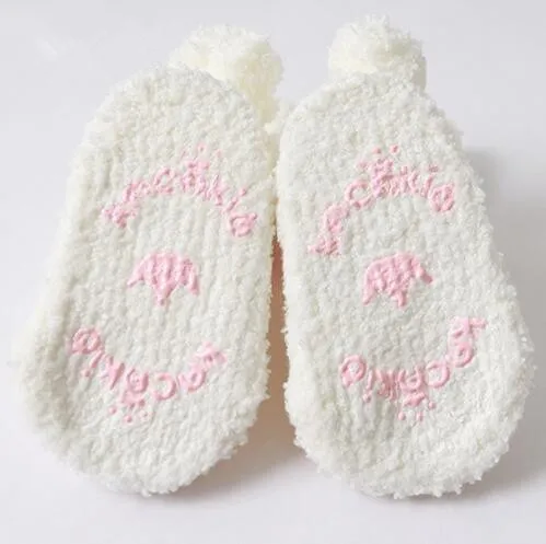 Новые детские носки милые вогнутой формы кораллового бархата кролик длинное ухо детские носки милые девушки утолщение теплые нескользящие носки