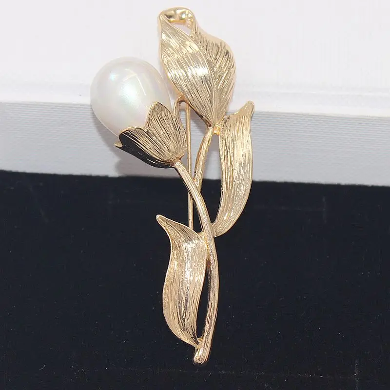 

2018 new She s retro elegant Tulip Flower Brooch