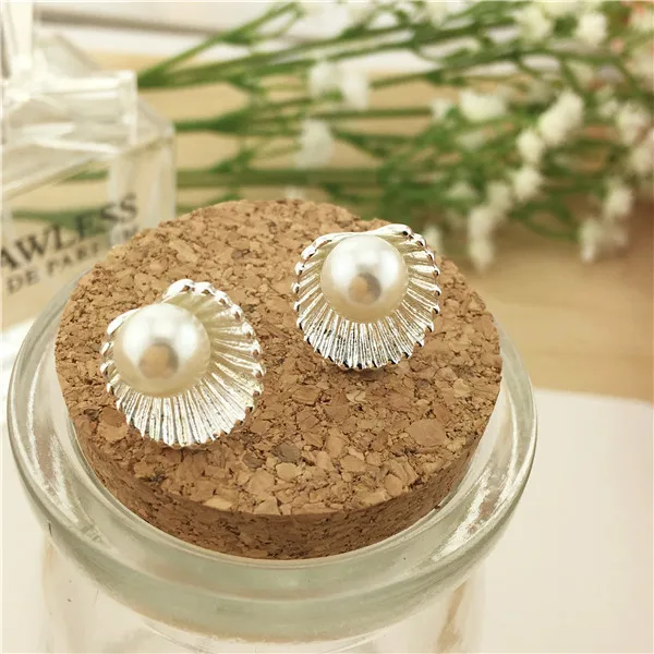

Korean jewelry alloy inlaid shell pearl sweet cute earrings wholesale earrings