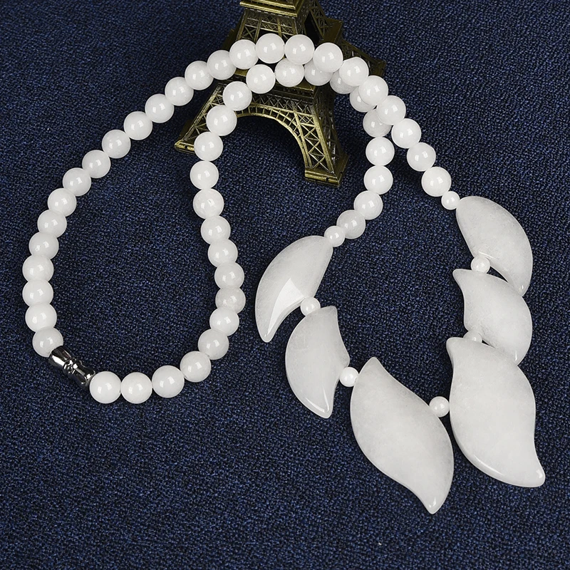 

A D I Y Newfangled prefix with A cream-white Pendant and small beads White jade necklace with Round pearls an oval shape.