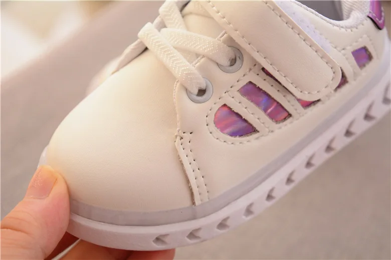 Модный светодиодный свет детская обувь для детей от 1 до 3 лет девочек и мальчиков спортивная обувь Нескользящая первая ходьба светящиеся кроссовки