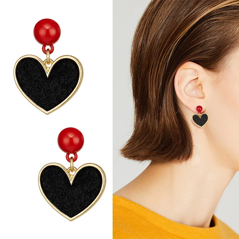 Антиаллергенные иглы новые минималистичные маленькие красные кнопки Золотые края черные кожаные серьги в форме сердца для женщин женские серьги "любовь"