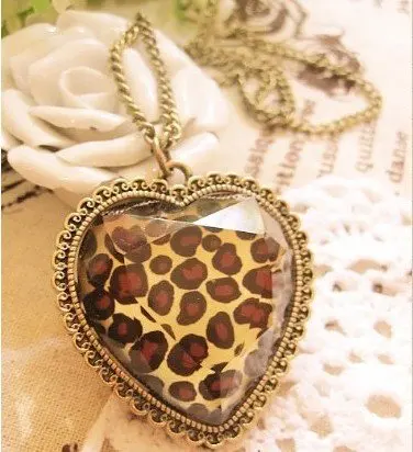 

2013 New Arrival Hot Selling Vintage Style Leopard Heart Pendant Necklace N204