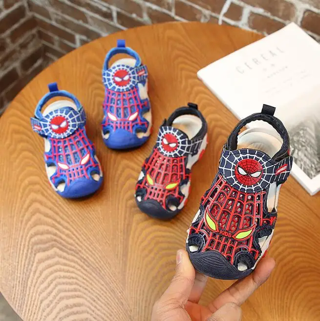 

Spider-Man Boys Sandals New Summer Children Soft Leather Beach Shoes Closed Toe Sports Shoes Mesh Boys Sandals