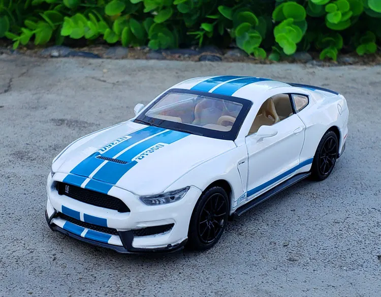 1:32 Масштаб литая под давлением металлическая модель автомобиля для Ford Mustang Shelby GT350 Коллекционная модель игрушки автомобиль звук и светильник