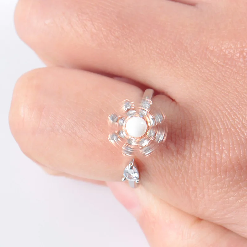 Rotating Ring Design Sparking Clear CZ Crystal Flower Adjustable