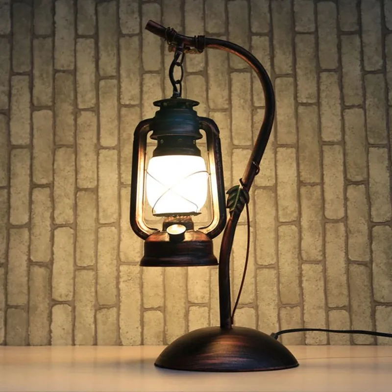 светильник в виде фонарика. фонарь bristol electric lamp. светильник старинная лампа. бра винтаж керосиновая лампа. настольная лампа керосинка ретро лампа.