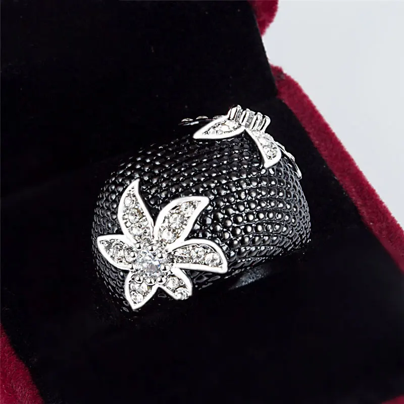 

2019 New Exaggerated Crystal Flower Jewelry Cute Vintage Rings For Women Unique Vintage Fashion Black Rings For Women