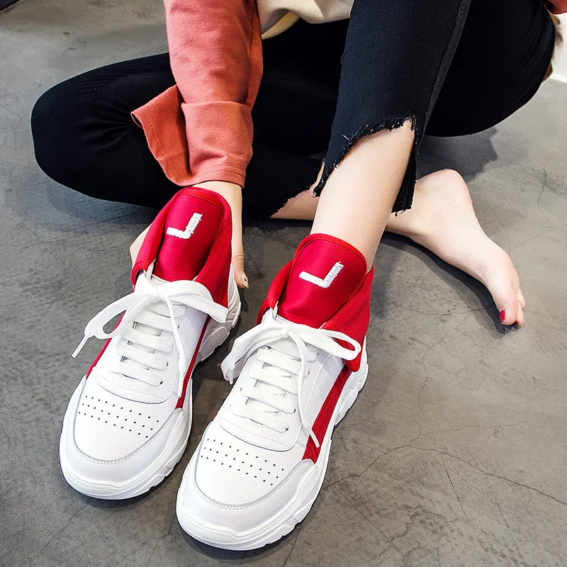 

2018 autumn new fashion simple color matching casual shoes women trend wild leather comfortable breathable flat shoes.