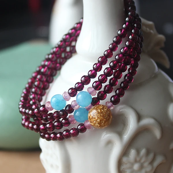 

Natural rose purple garnet bracelet around the wrist Ms. 4 red crystal542