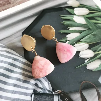 

Sweet Pink Triangle Stones Earring