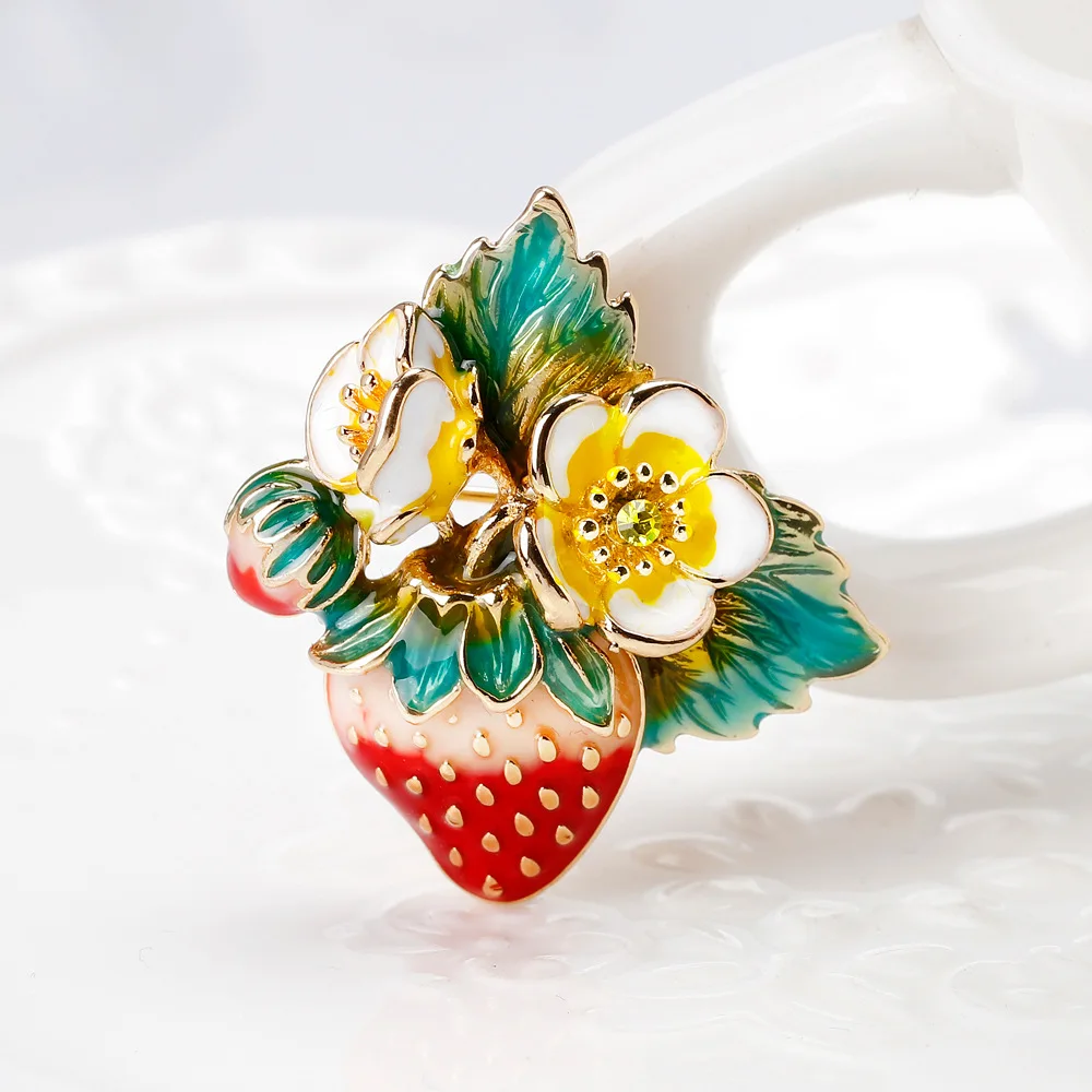 CHUKUI Trendy Red Strawberry Enamel Broochs For Men Women's Classic Vegetable Fruit Wedding Party Banquet Brooch Free Shipping (1)