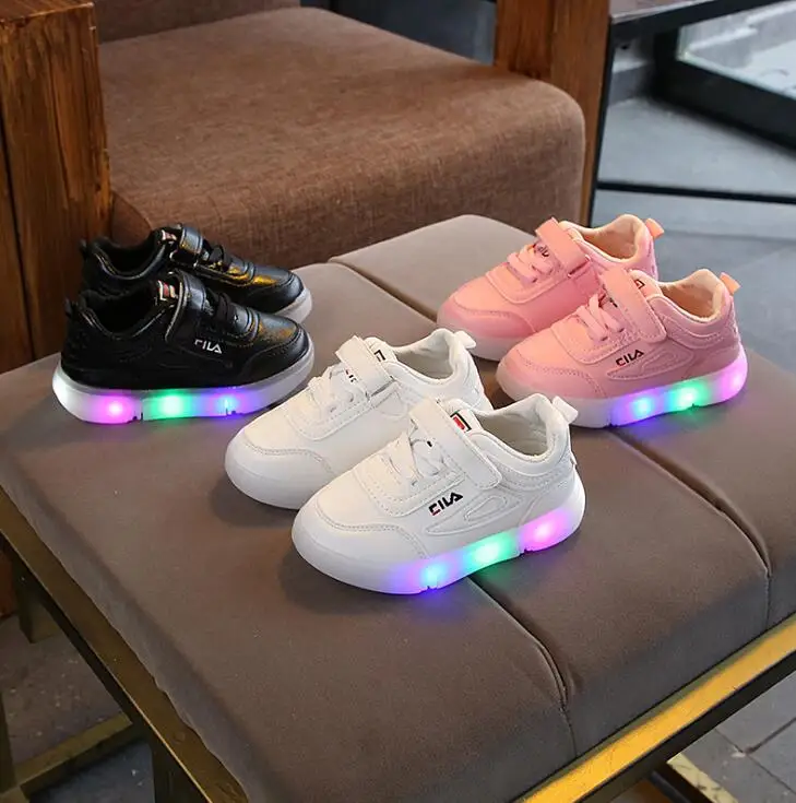 Новая весенняя модная детская обувь с светодио дный подсветкой, светящиеся кроссовки для маленьких девочек, нескользящая обувь