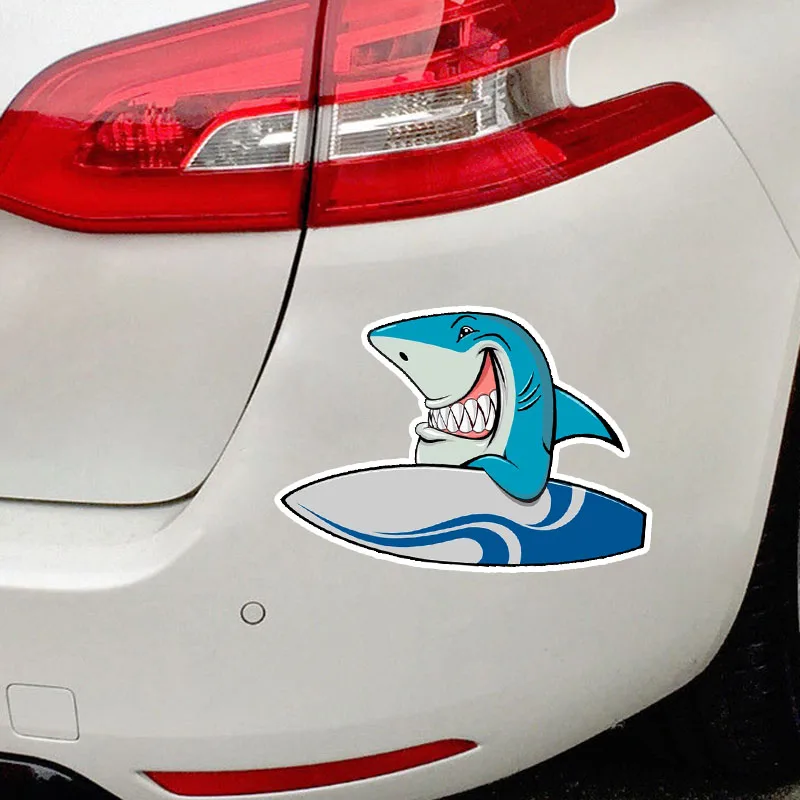 YJZT 14,6*10,1 см интересные доски для серфинга и акулы мультфильм цветной ПВХ стикер автомобиля украшения Графический C1-5325