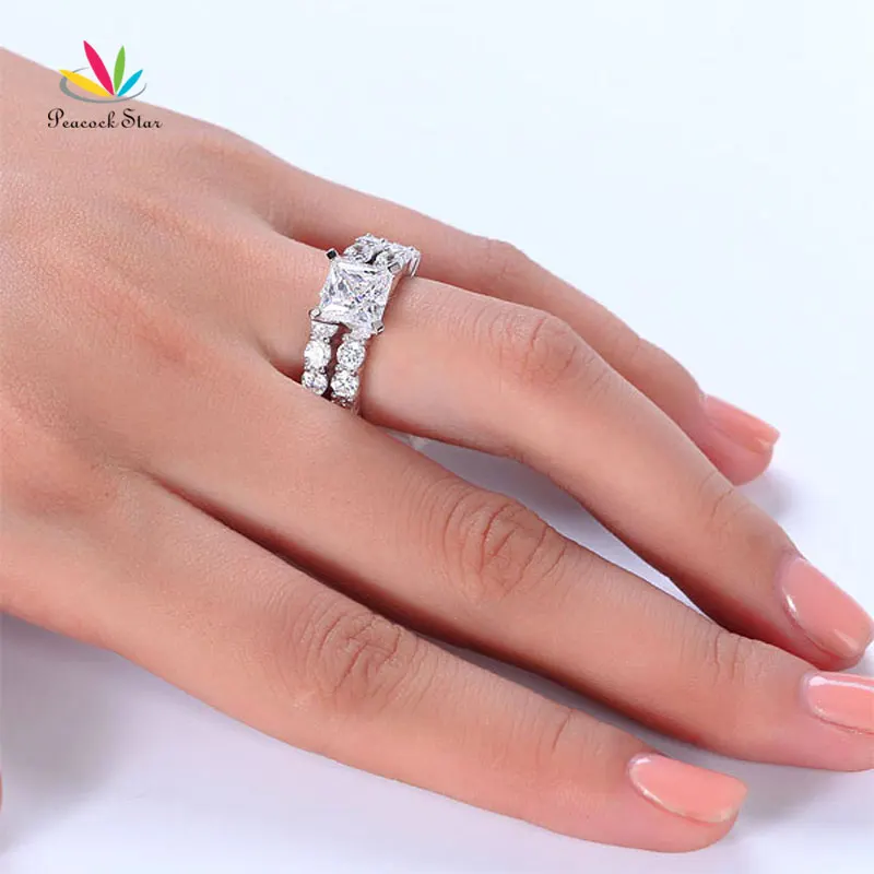 fr8135_hand_2