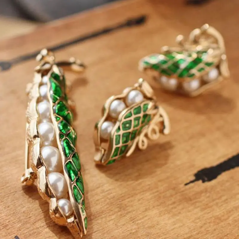 

2018 new plant flowers and ornaments, European and American jewelry, antique, green enamel, pearl pea pods, popular femal