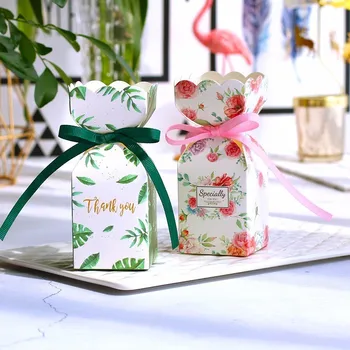 

Christmas Candy Boxes paper bag Gift Box with Ribbon Wedding Favors Decoration Baby Shower Girl Boy Birthday Party Supplies