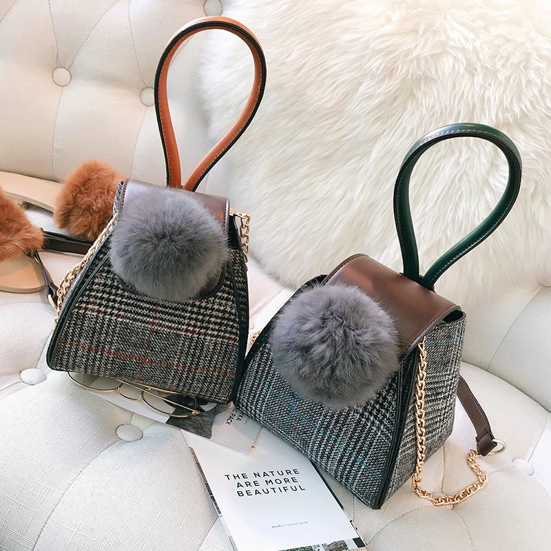 

2018 new fashion casual hair ball wild chain shoulder slung handbag.